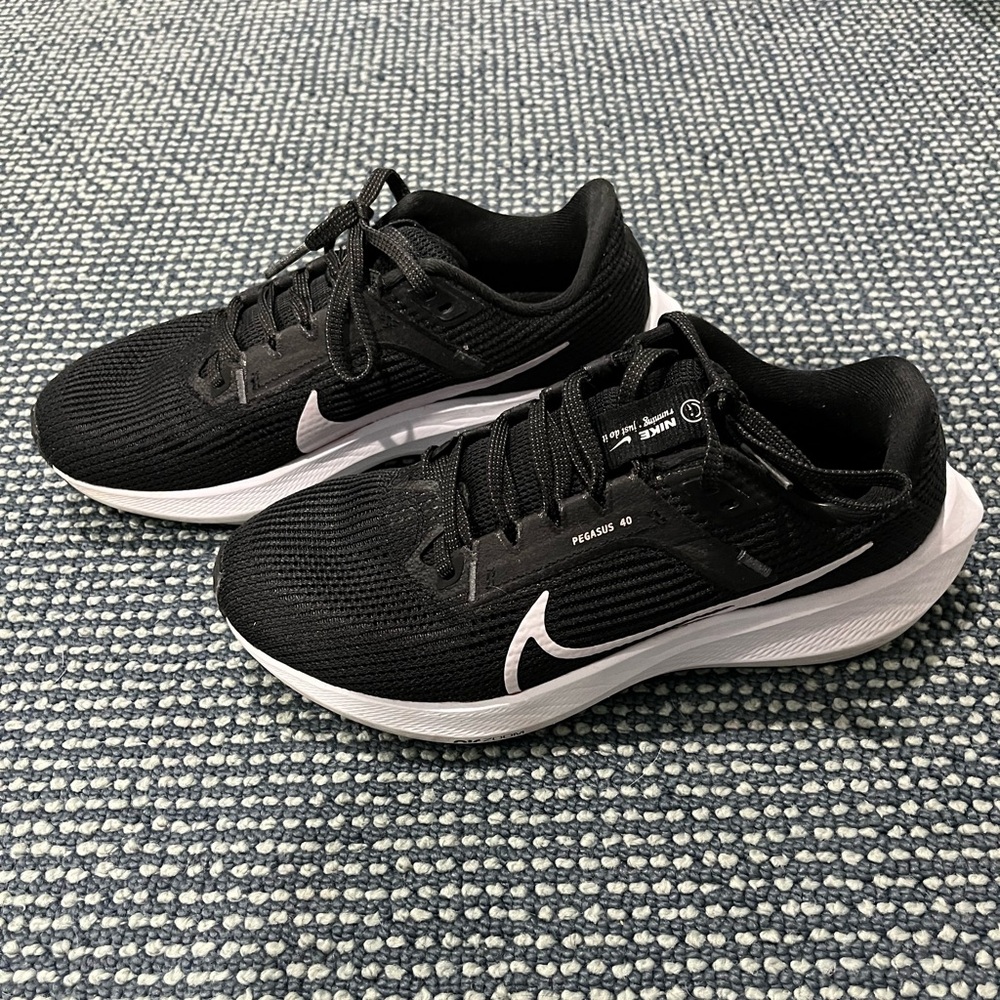 NIKE ZOOM AIR PEGASUS 40